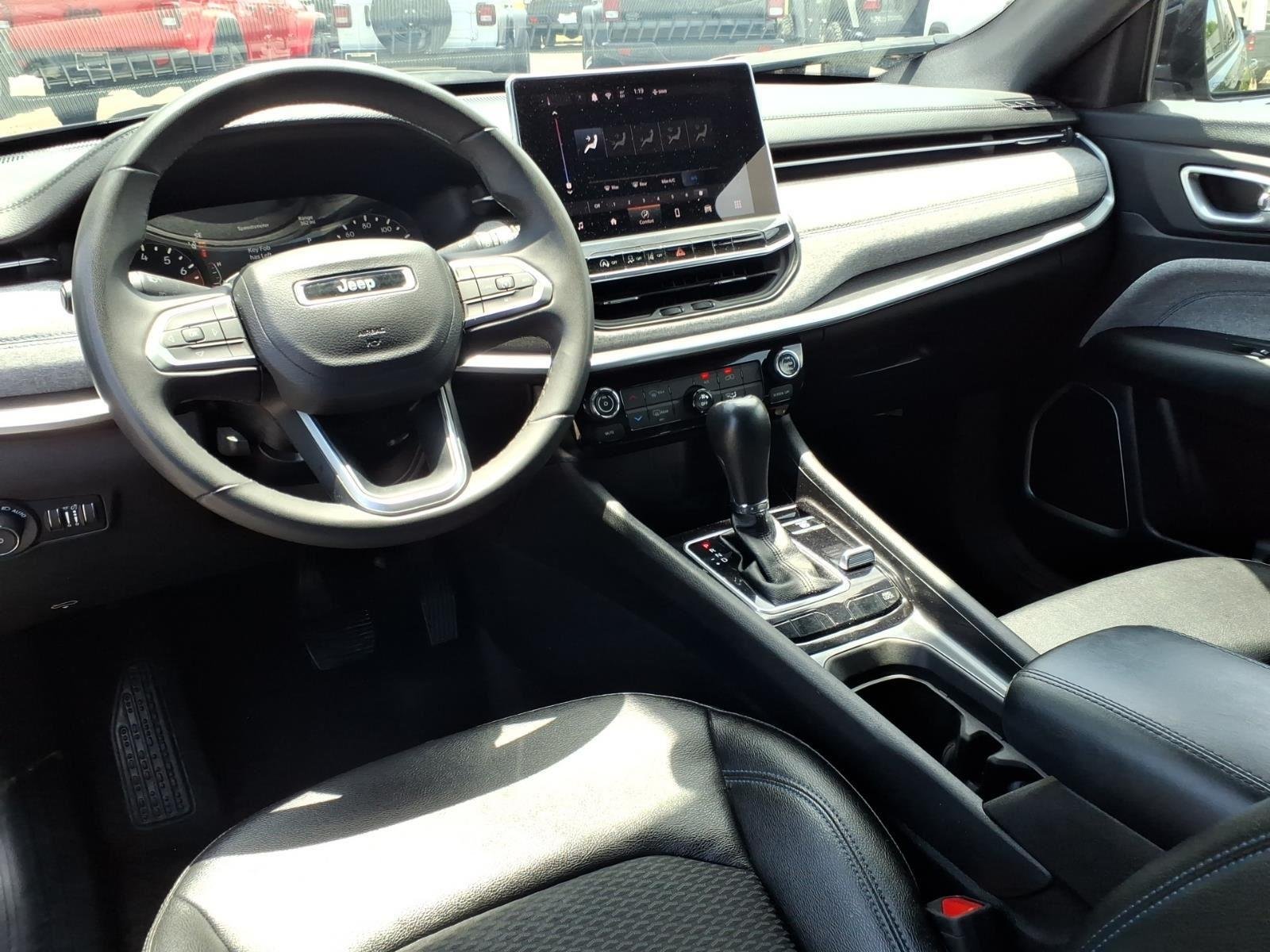 Used 2024 Diamond Black Crystal Pearlcoat Jeep Latitude image 19