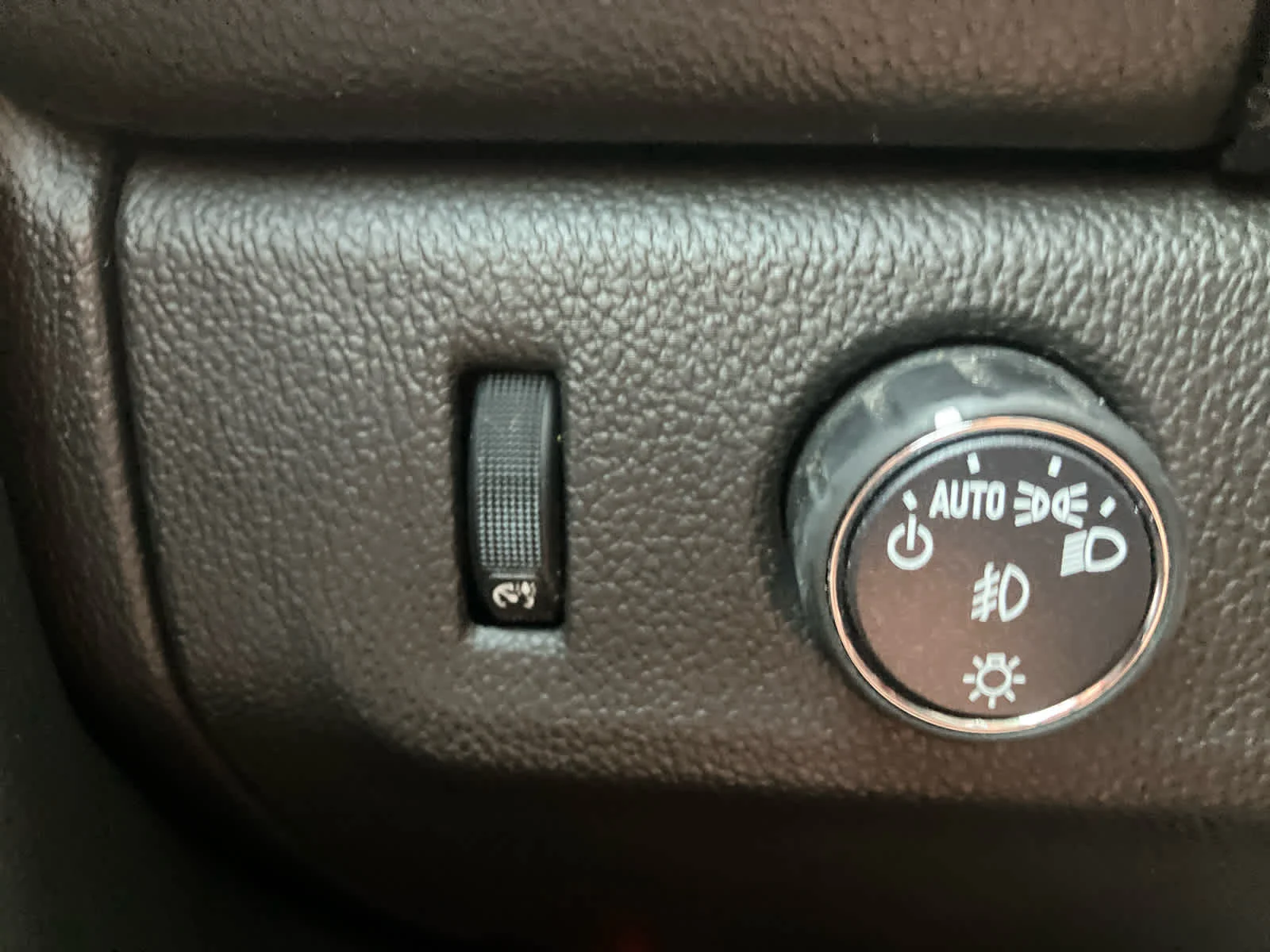 Used 2021 Summit White GMC 4WD AT4 w/Leather image 14