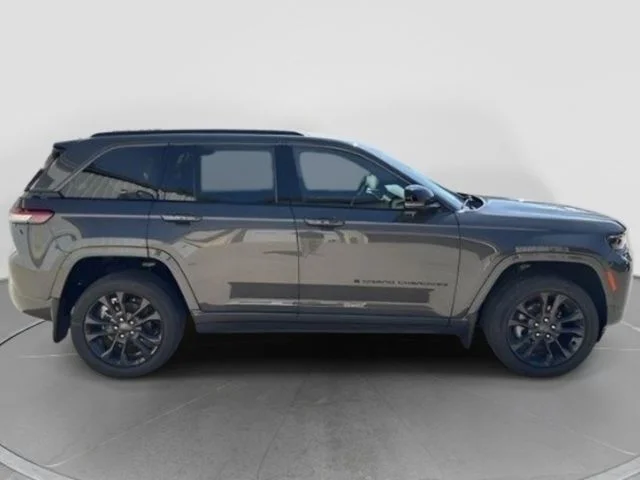 New 2026 Baltic Gray Metallic Clear-Coat Exterior Paint Jeep Limited Reserve image 7