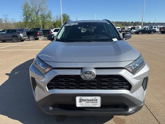 2019 Toyota RAV4 LE - Photo 8