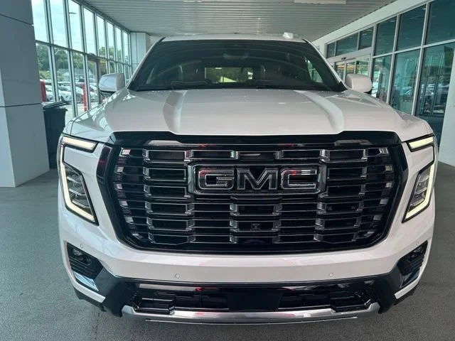 Used 2025 White Frost Tricoat GMC Denali Ultimate image 2