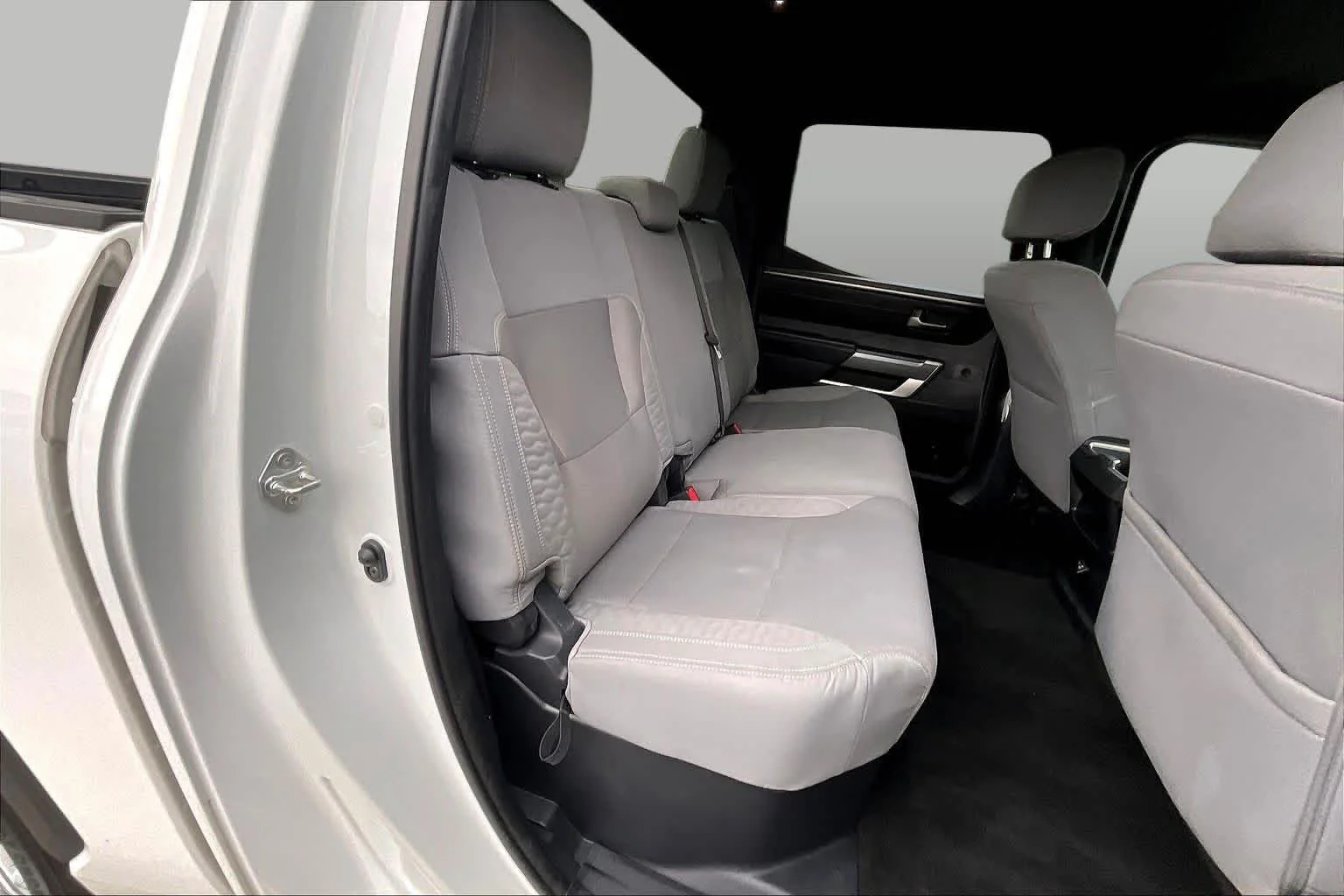 Used 2025 Ice Cap Toyota SR5 image 39