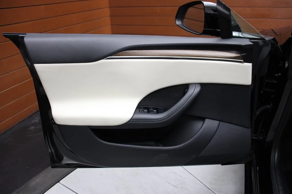 Used 2022 Solid Black Tesla Base image 46