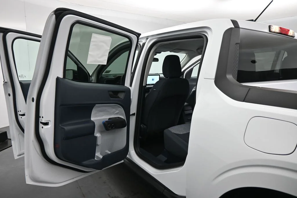 New 2026 Oxford White Ford XLT image 17