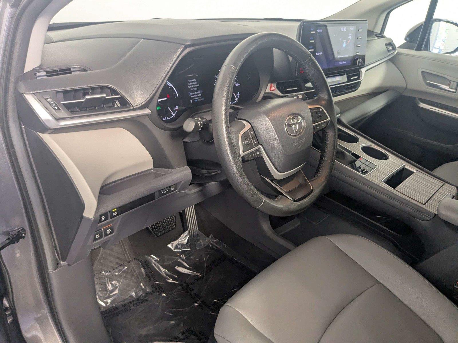 2024 Toyota Sienna XLE - Photo 15