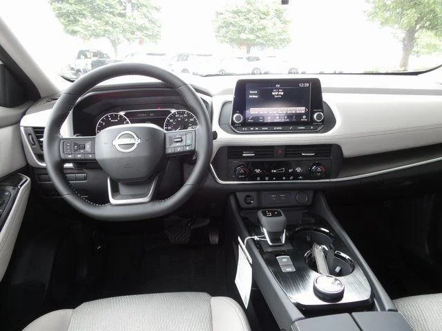 2025 Nissan Rogue SV - Photo 13