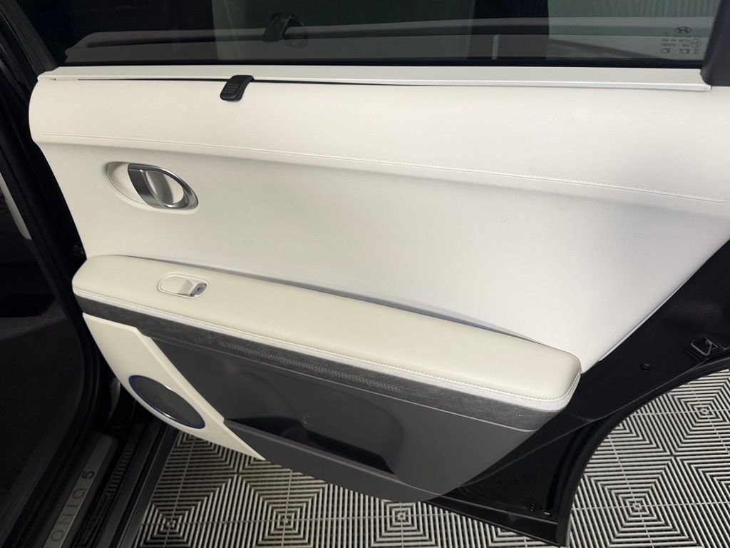 Used 2024 Abyss Black Hyundai Limited image 31