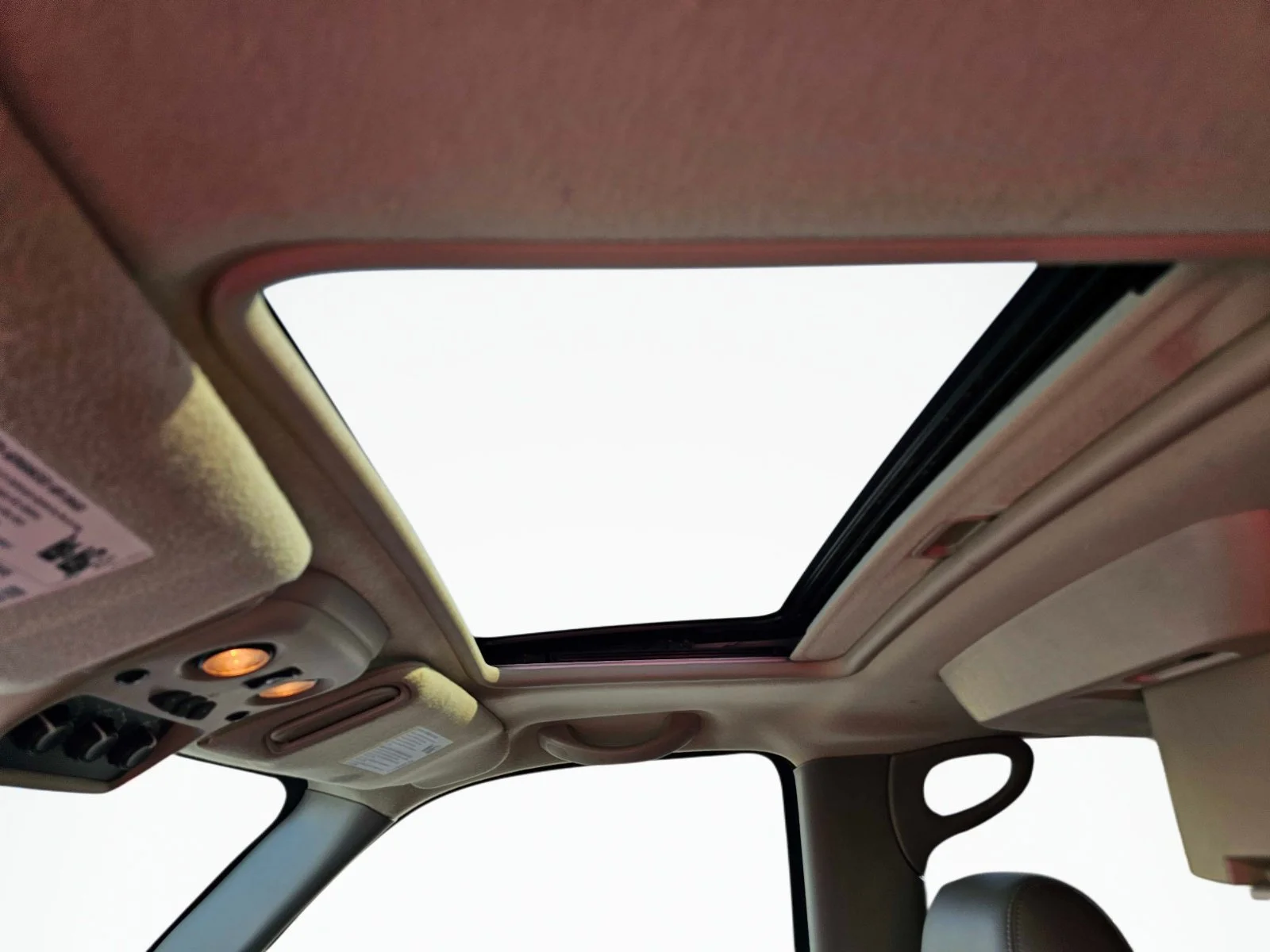 Used 2005 Summit White GMC Denali image 19