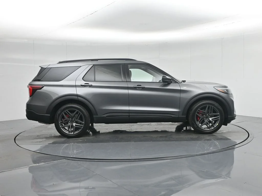 New 2026 Carbonized Gray Metallic Ford ST-Line image 31