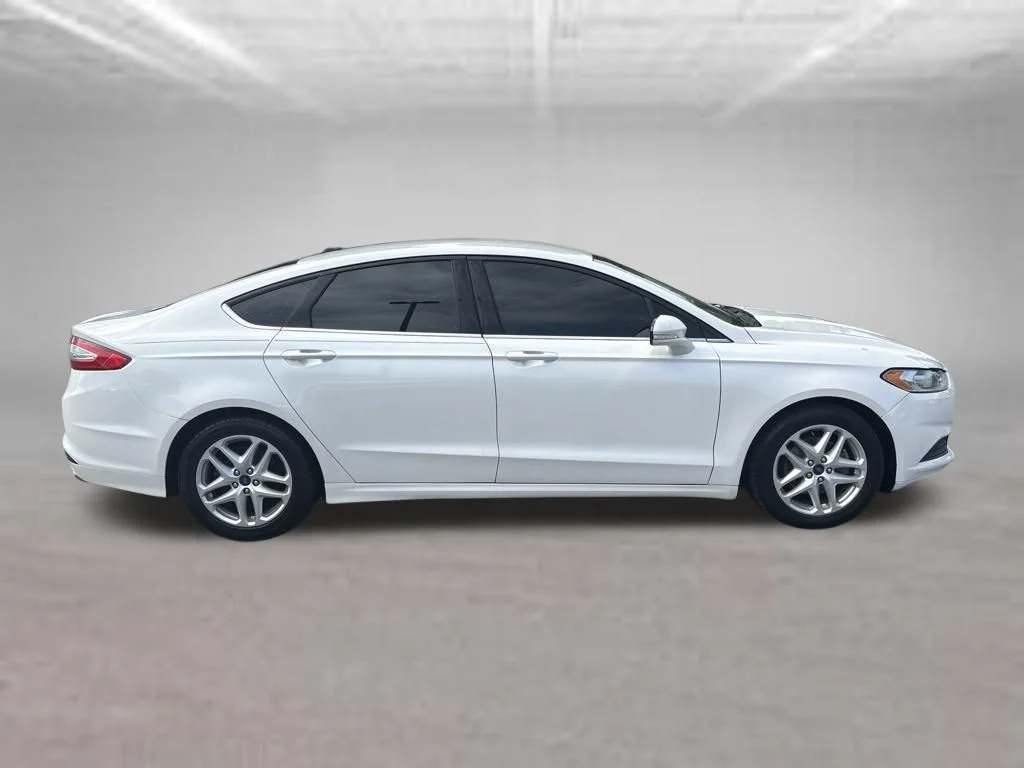 Used 2016 White Ford SE image 5