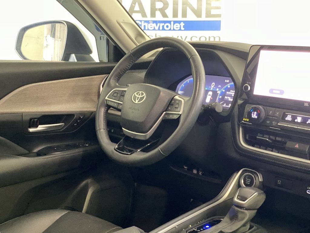 Used 2024 Off-white Toyota Limited image 10