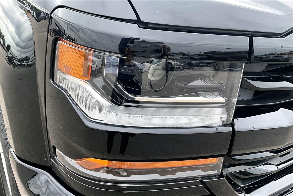 Used 2018 Black Chevrolet LT image 30