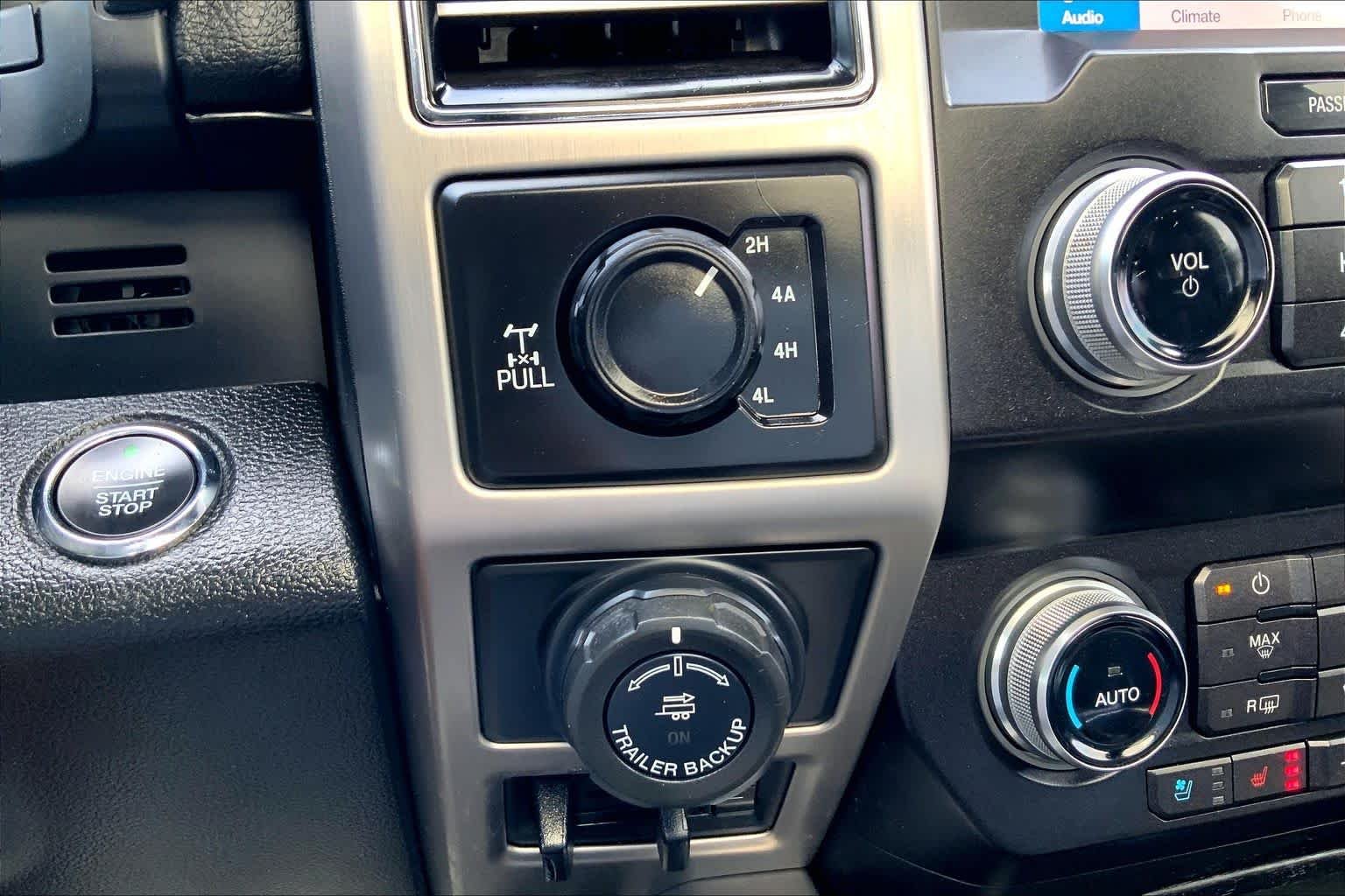 Used 2019 White Platinum Metallic Tri-Coat Ford Platinum image 33