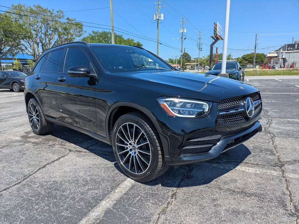 Used 2022  Mercedes-Benz GLC 300 image 2