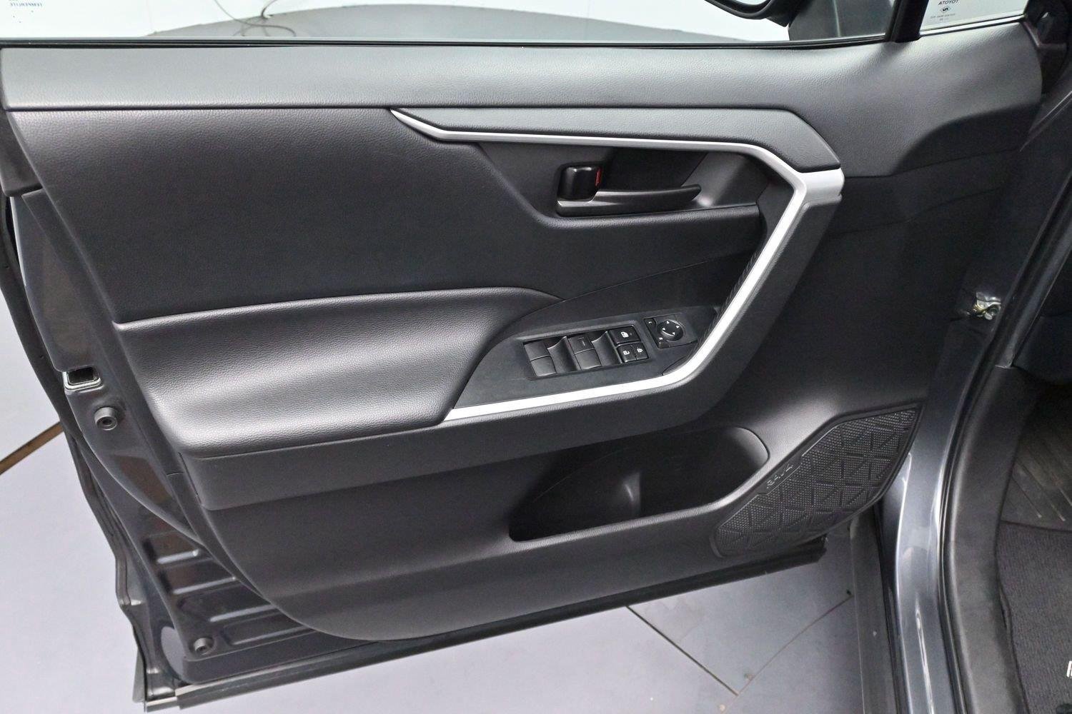 Used 2022 Magnetic Gray Metallic Toyota LE image 9