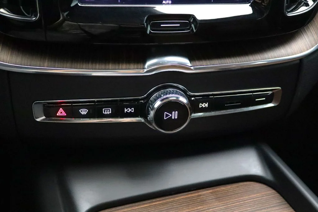 2022 Volvo XC60 Momentum - Photo 29