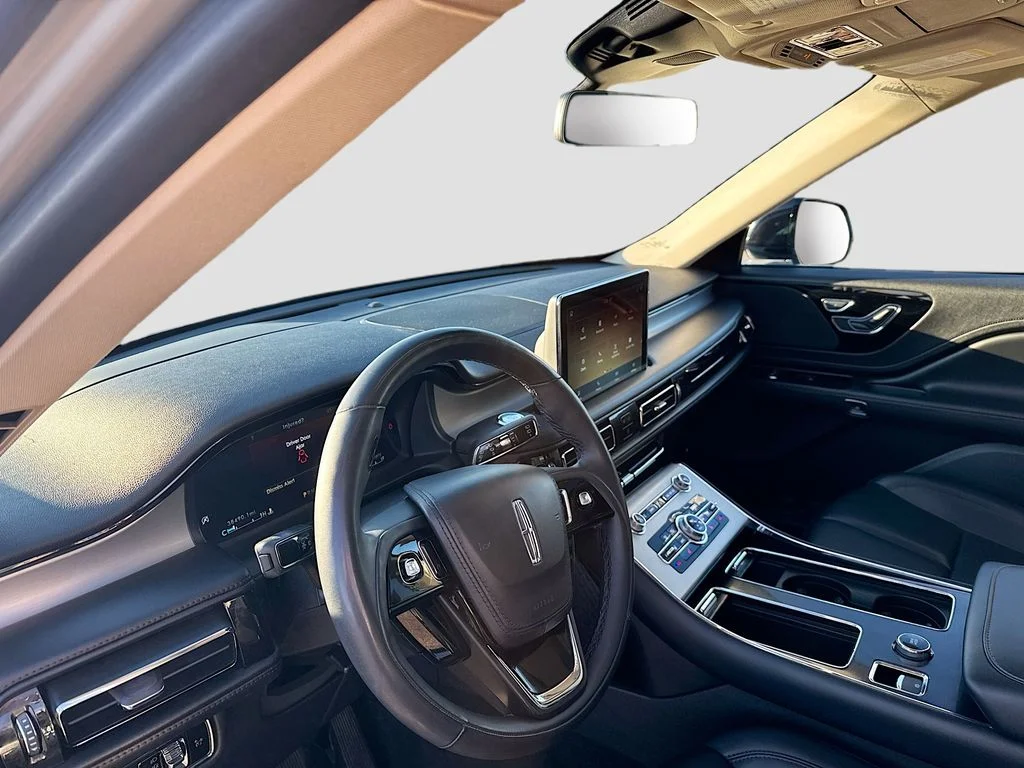 Used 2023 Silver Radiance Metallic Lincoln Standard image 9