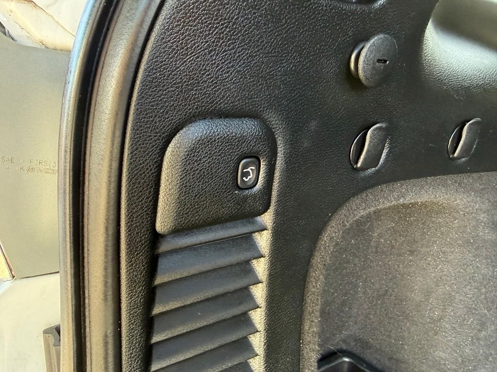 Used 2018 White Jeep Limited image 27