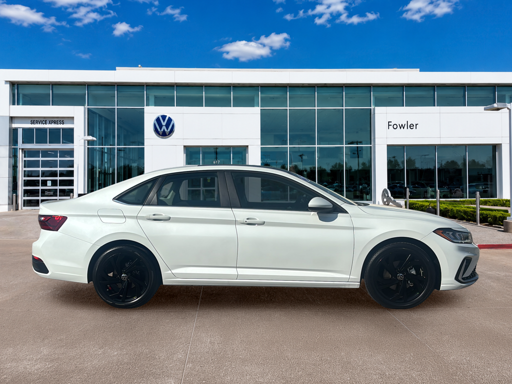 Certified Used 2025 White Volkswagen 1.5T SE image 4