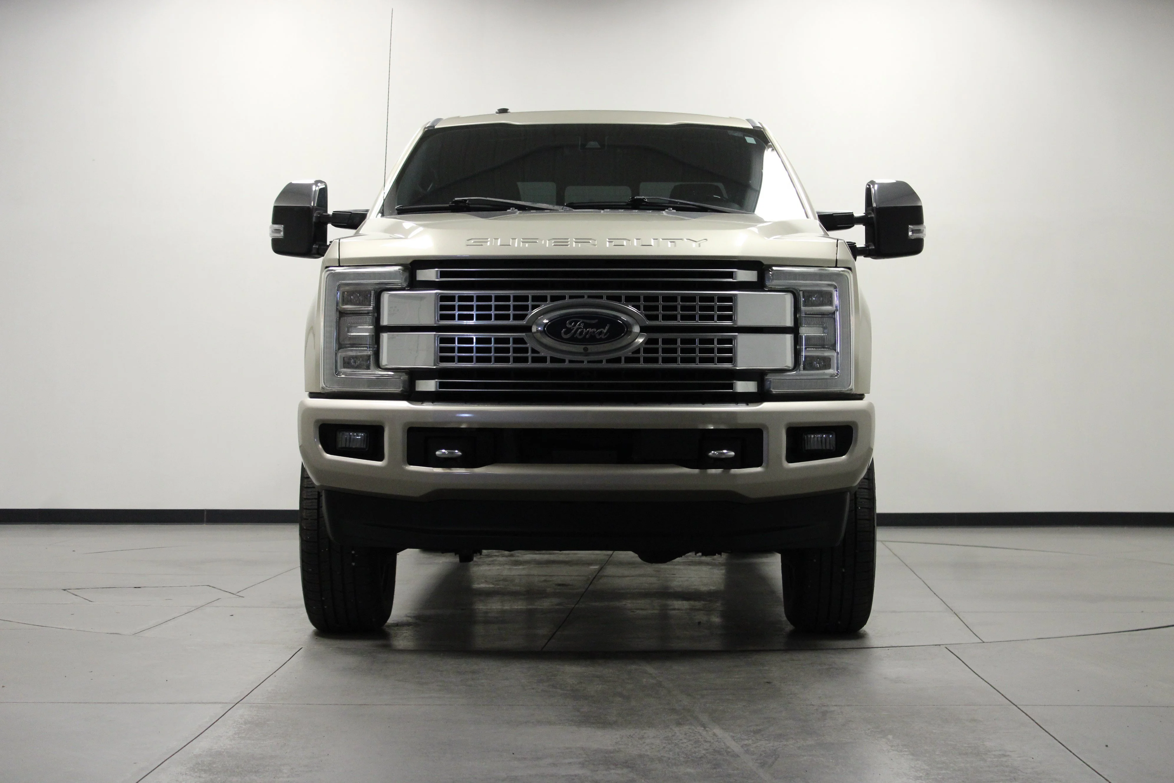 Used 2017 White Gold Metallic Ford Platinum image 9