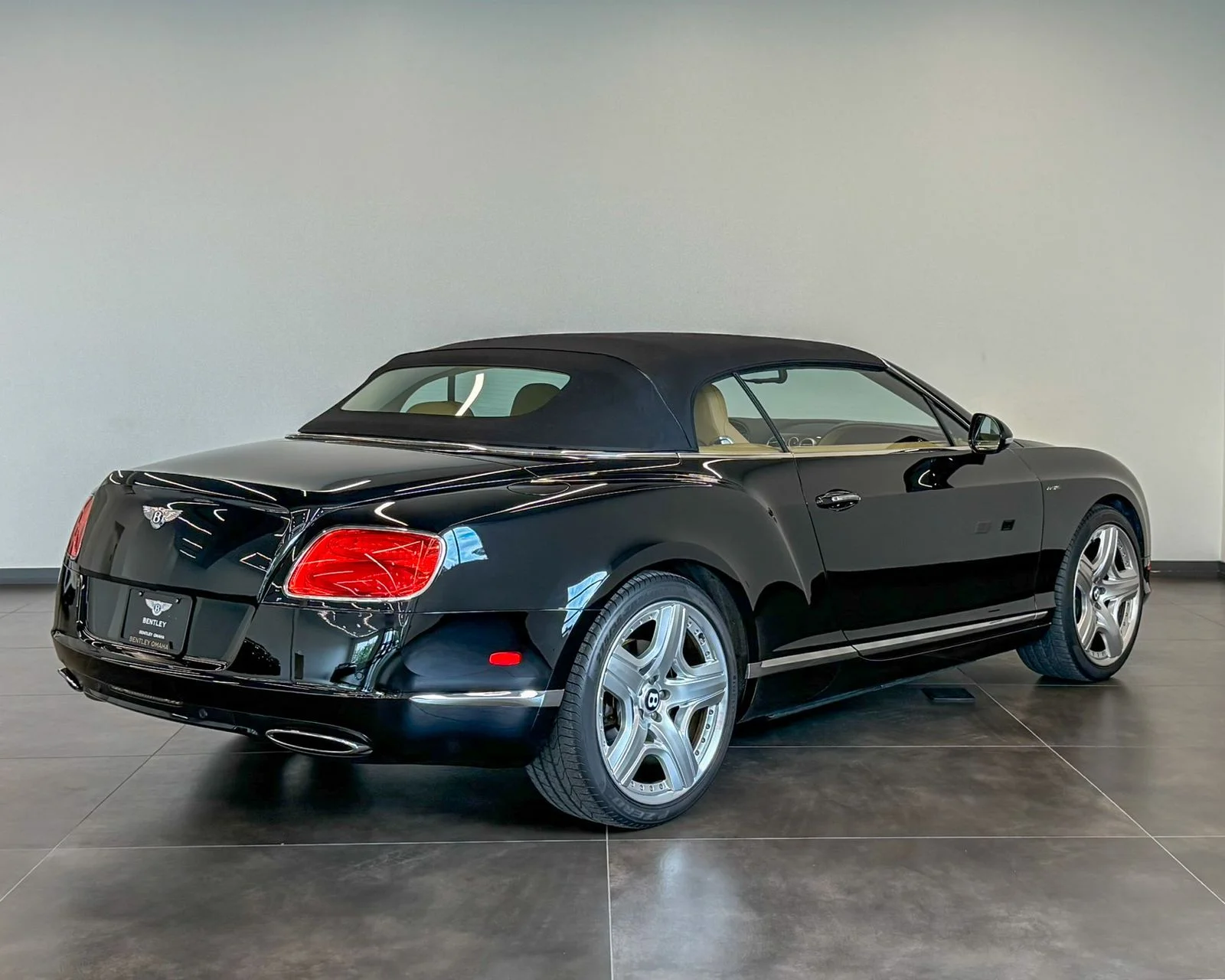 Used 2014 Black Bentley Base image 8