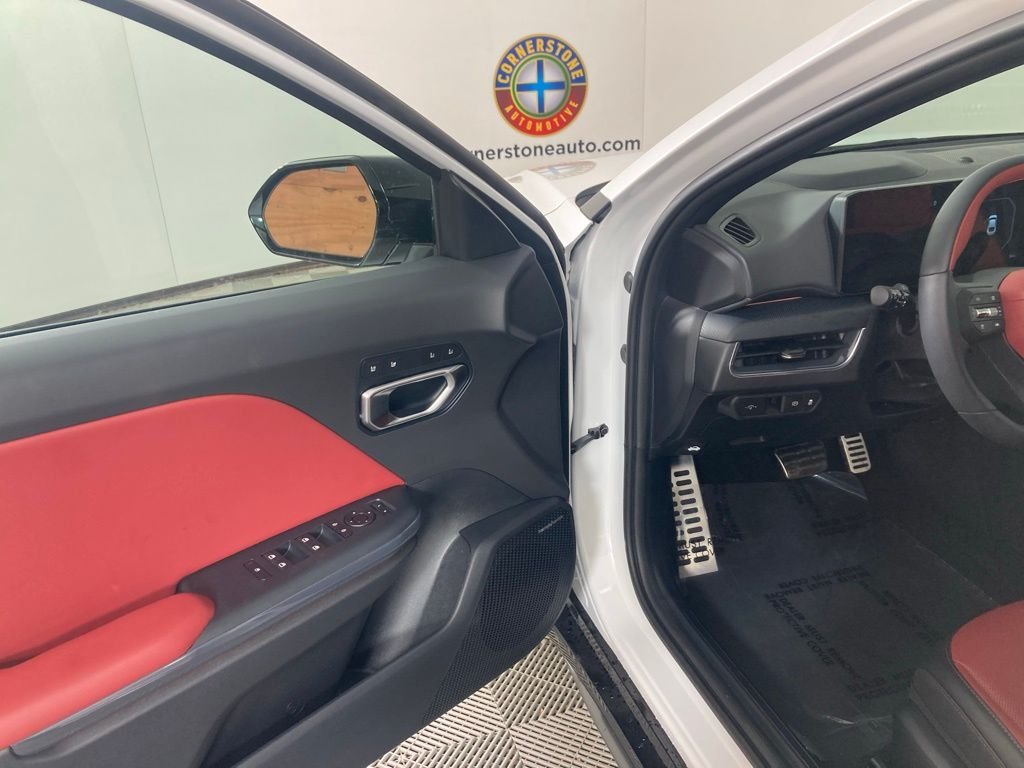 2025 Kia K4 GT-Line Turbo - Photo 11