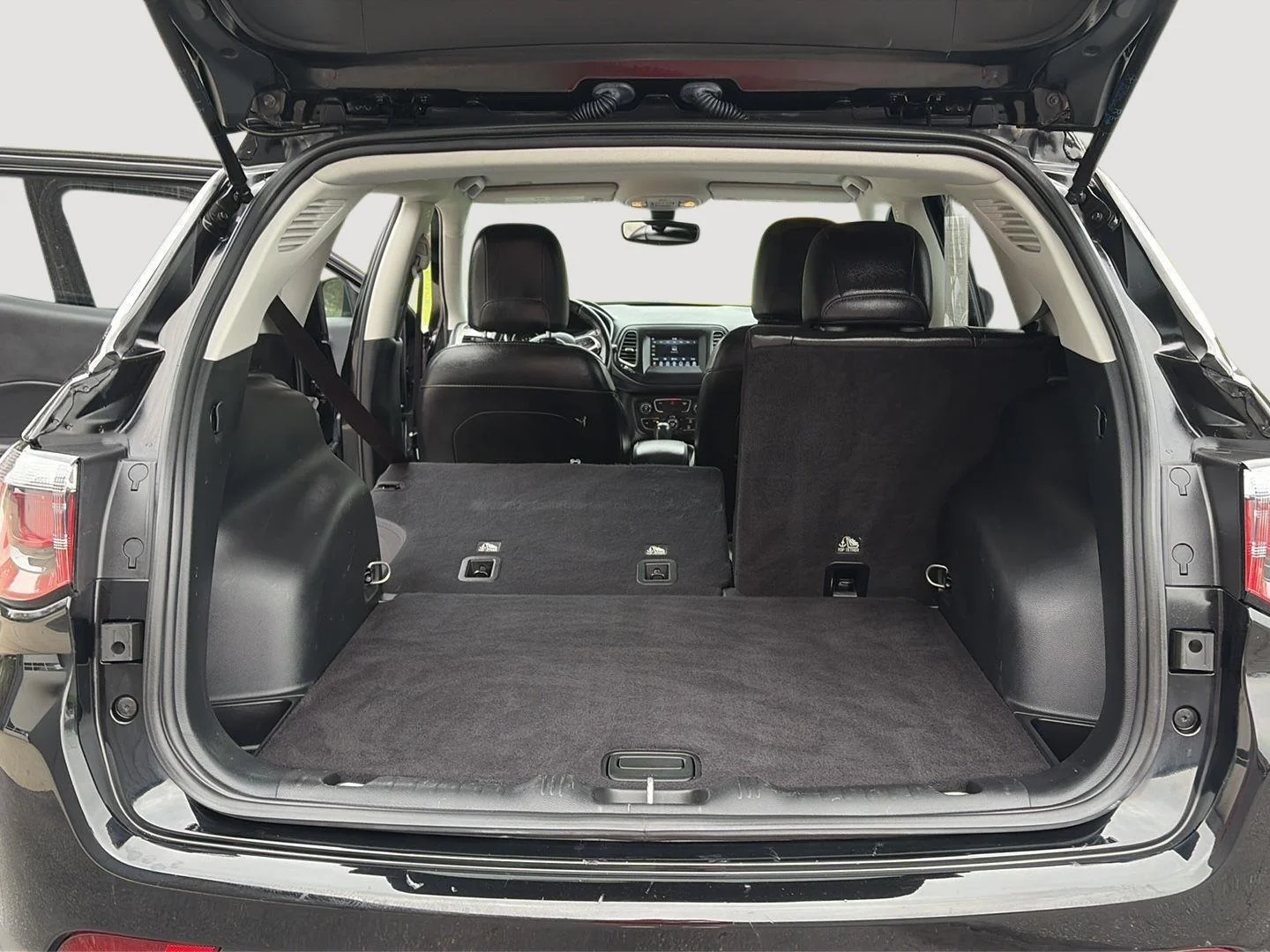 Certified Used 2019 Diamond Black Crystal Pearlcoat Jeep Latitude image 31