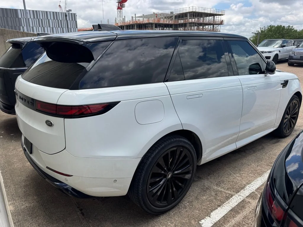 Used 2023 Black Land Rover SE Dynamic image 3