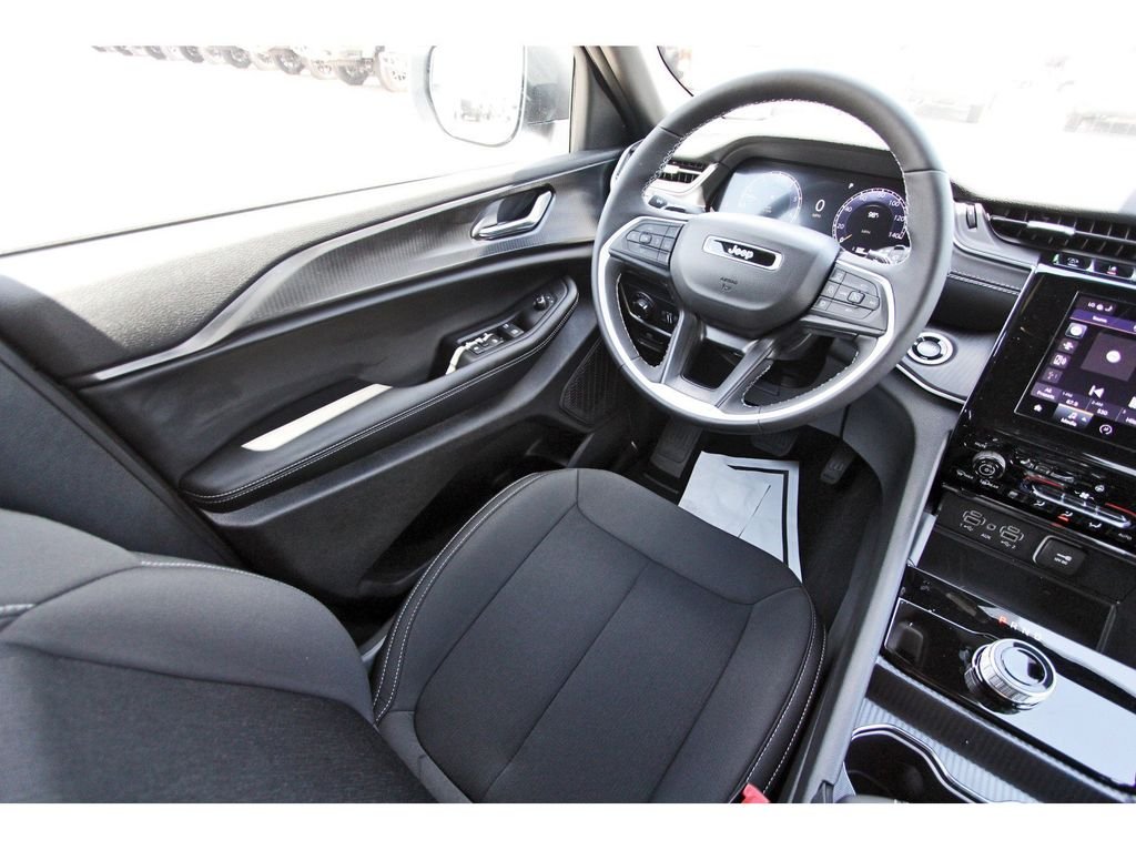 Used 2025 White Jeep Laredo image 8
