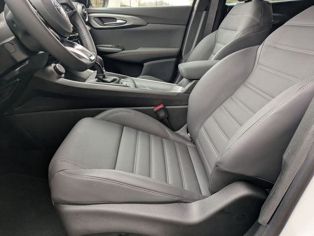 New 2025 Milano White Exterior Paint Alfa Romeo Base image 10