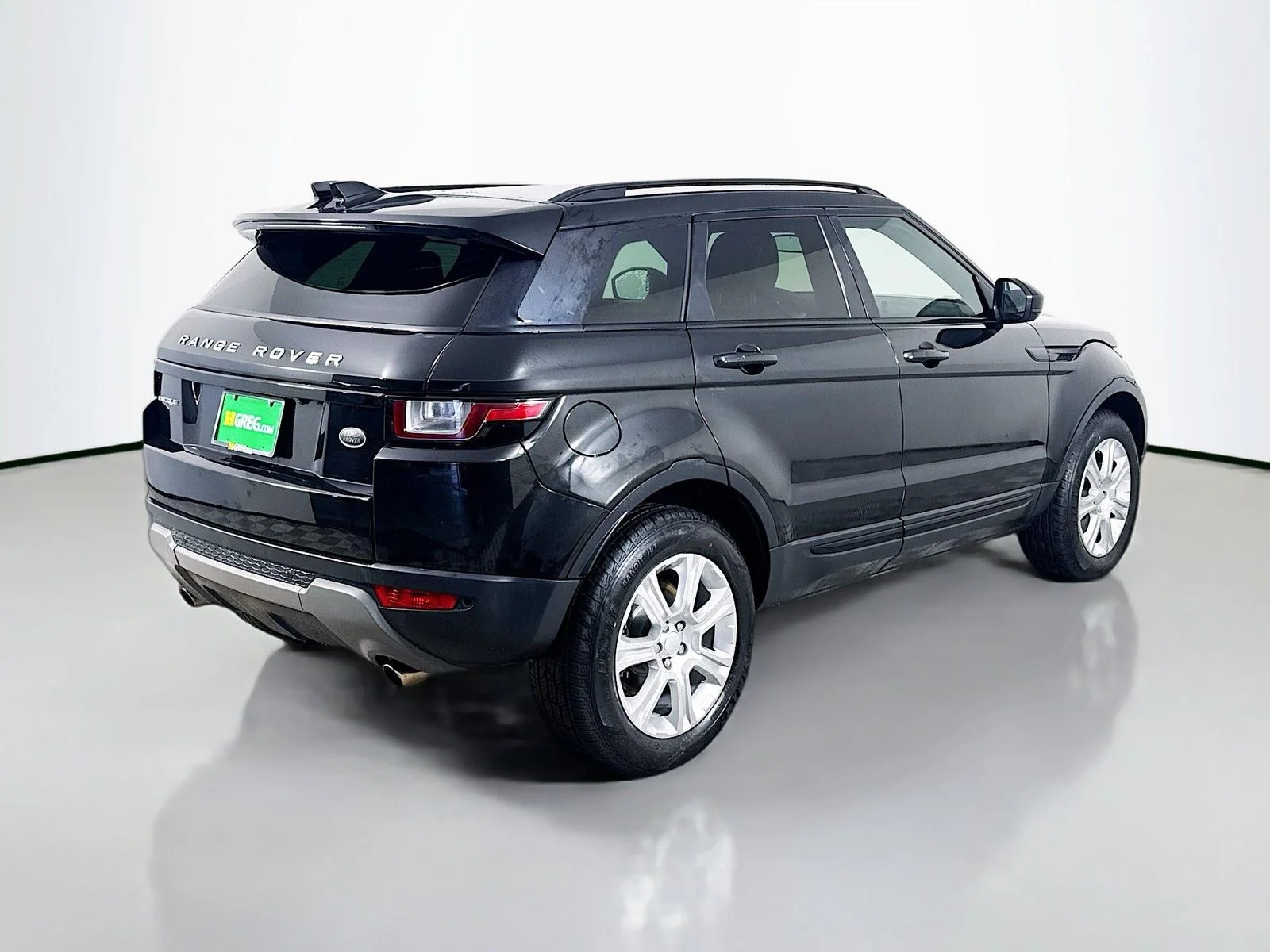 Used 2017  Land Rover SE image 7