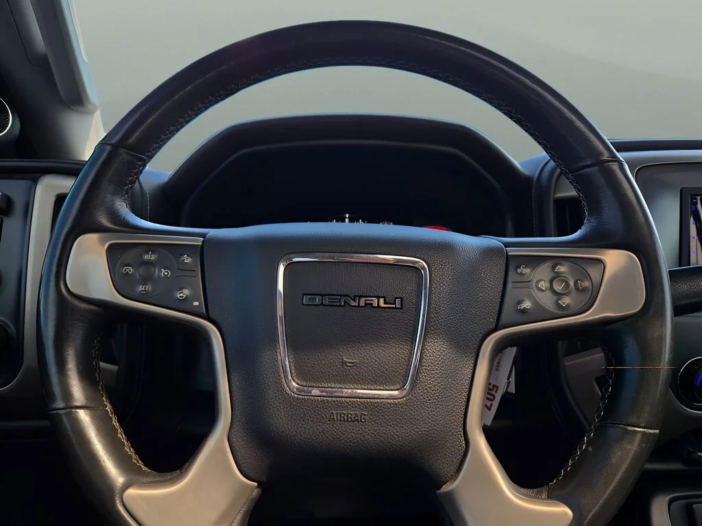 Used 2015 White GMC Denali image 33
