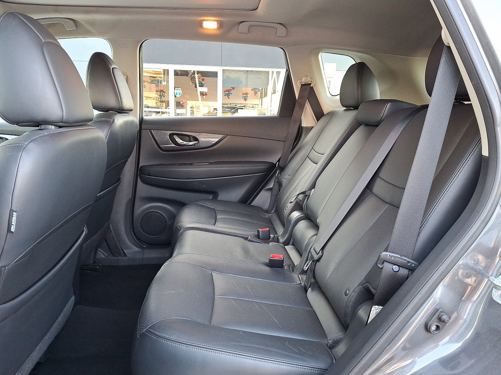 Used 2014 Gun Metallic Nissan SL image 9
