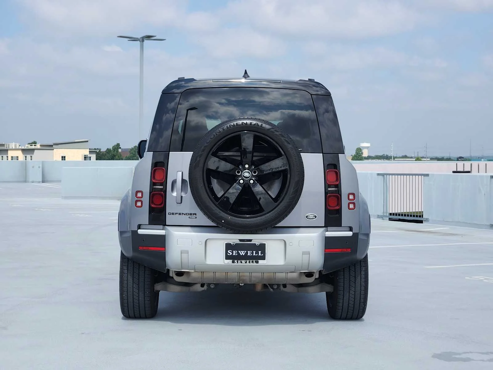 Used 2022 Eiger Grey Metallic Land Rover SE image 6