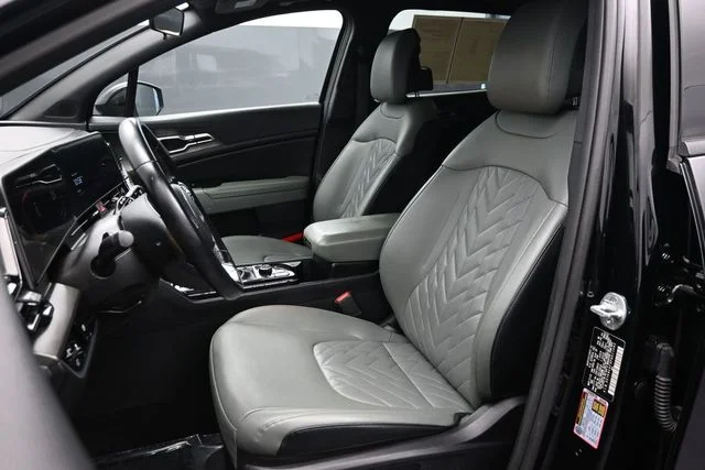 Used 2023 Black Kia X-Line image 5