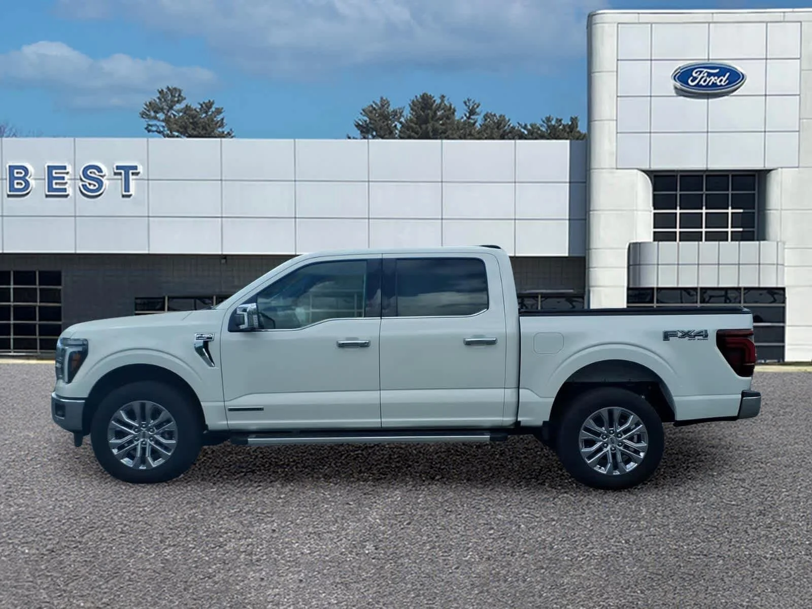 Used 2025 Star White Metallic Tri-Coat Ford LARIAT image 9