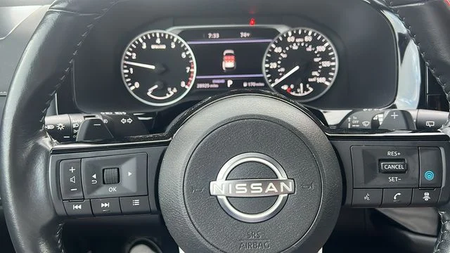 Used 2022 Brown Nissan SL image 21