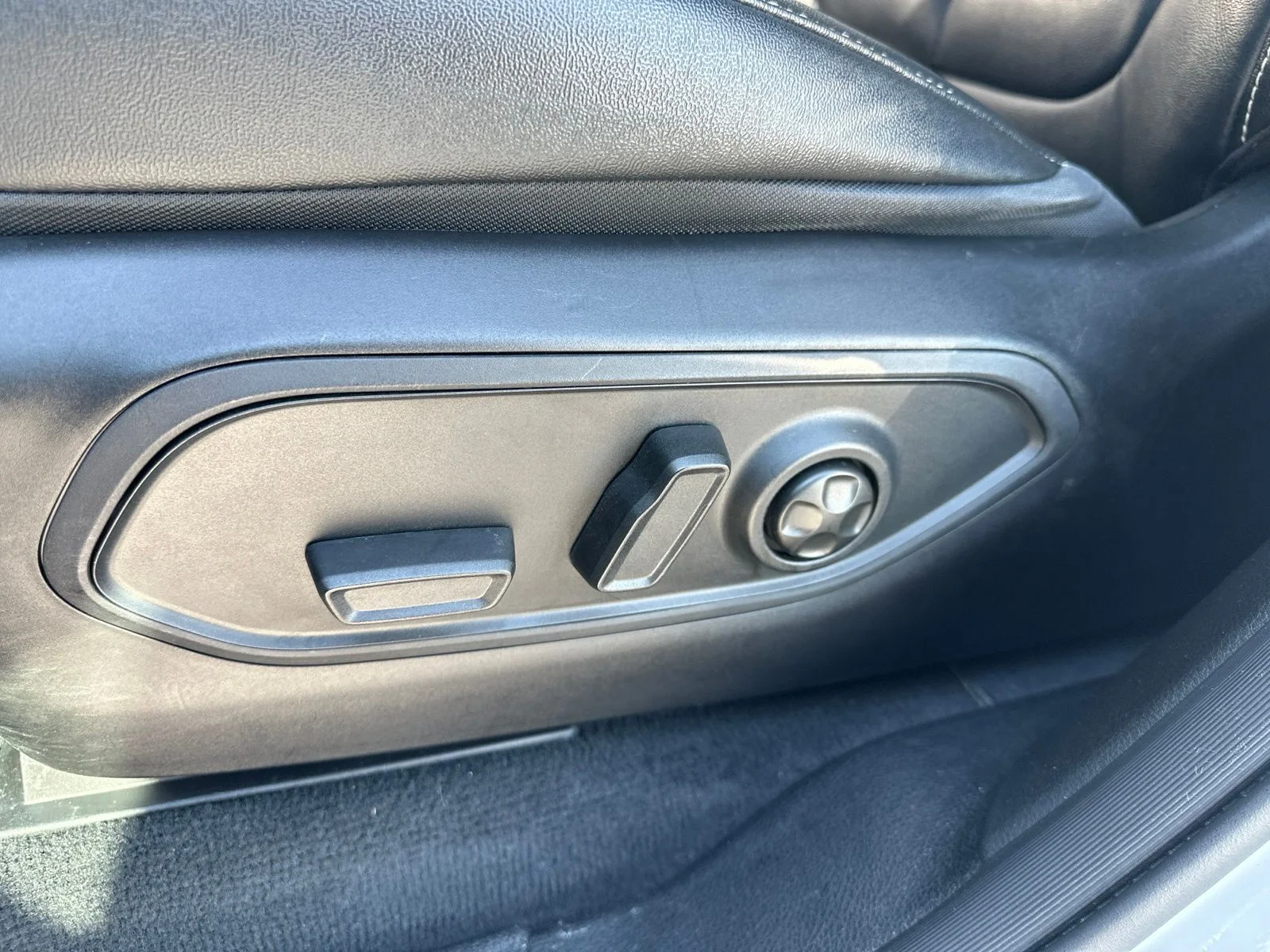 Used 2022 White Jeep 4xe image 16