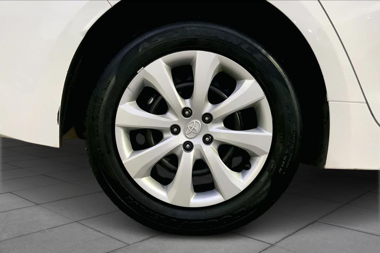 Used 2023 Ice Cap Toyota LE image 11