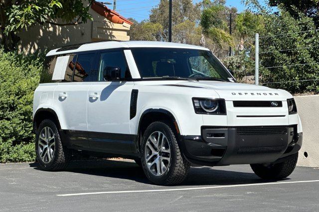 Used 2026 White Land Rover X-Dynamic SE image 7
