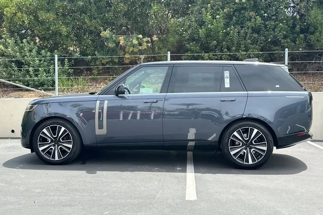 New 2026 Varesine Blue Land Rover SE image 2