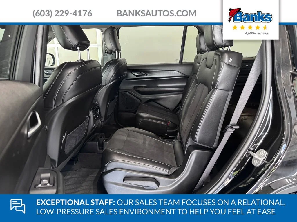 Used 2023 Diamond Black Cry Jeep Altitude image 9