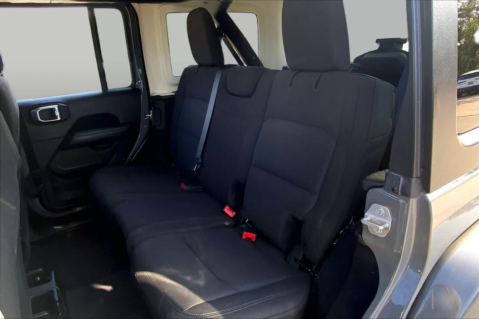 Used 2018 Sting-Gray Clearcoat Jeep Sahara image 20