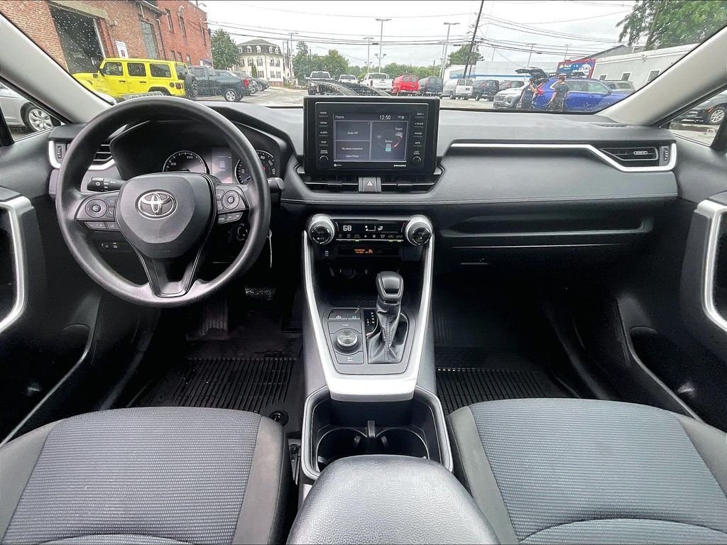 Used 2022 White Toyota LE image 21