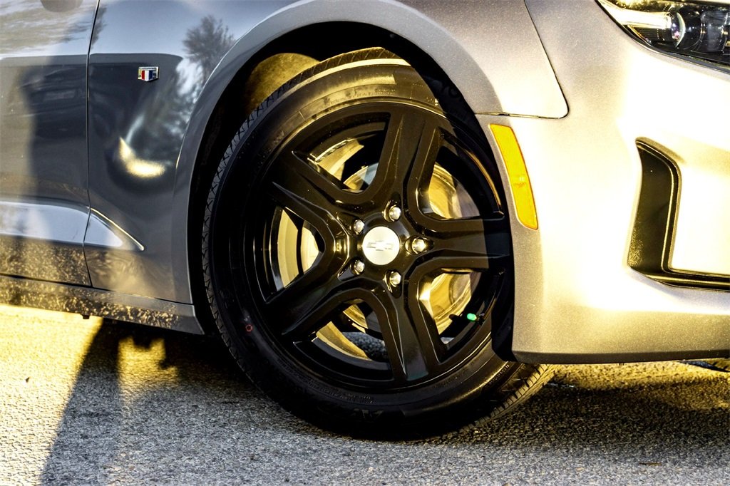 2023 Chevrolet Camaro 1LT photo 2