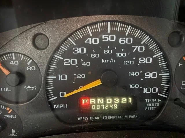 Used 2001 Dark Bronzemist Metallic GMC Base image 3
