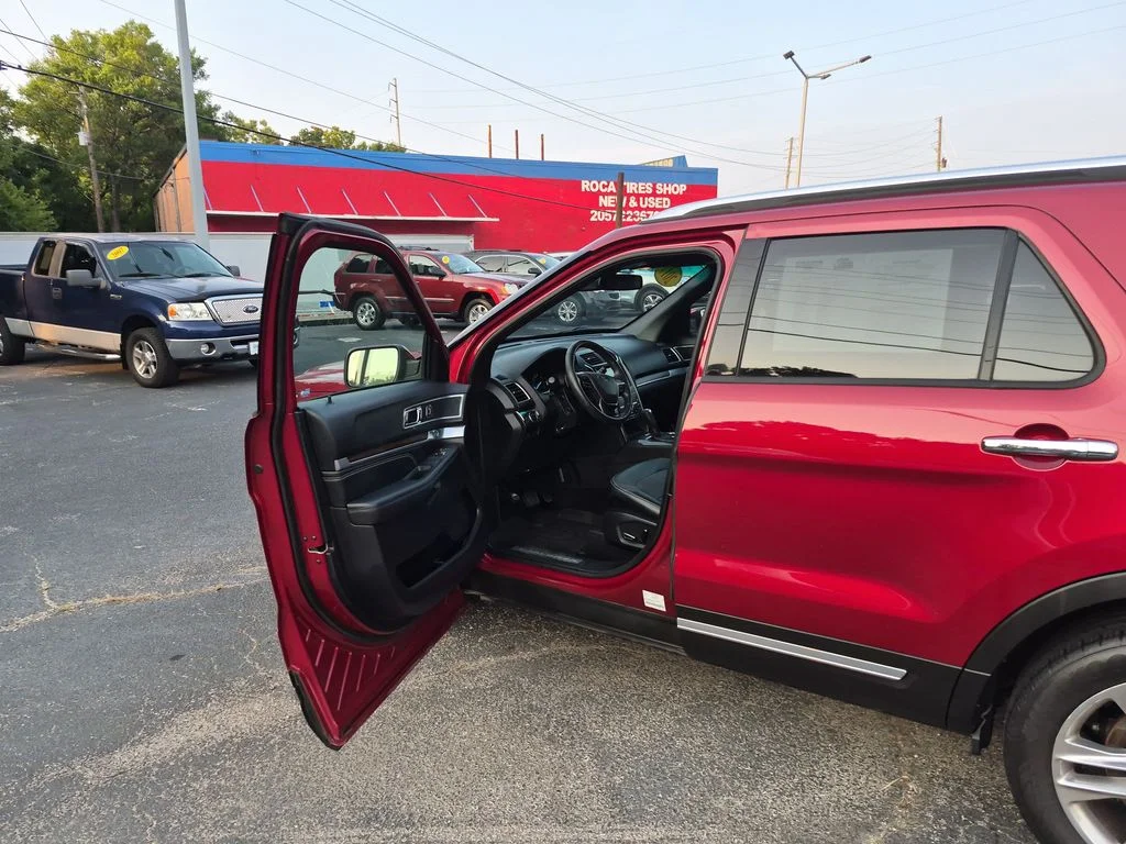 Used 2017 Ruby Red Metallic Ford Limited image 10