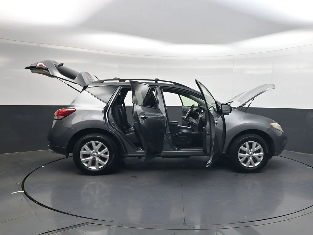 Used 2013 Gray Nissan SL image 48