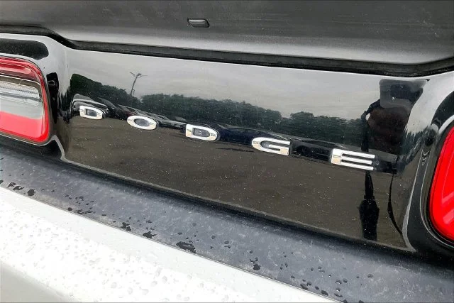 Used 2023 White Dodge SXT image 23
