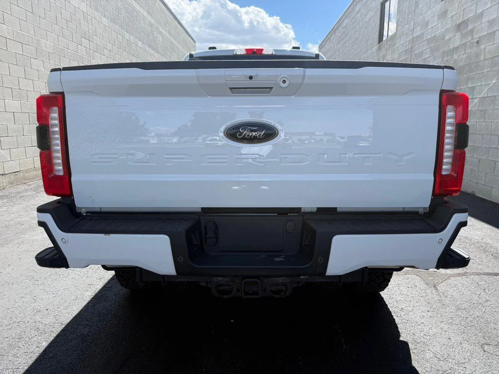 Used 2025 Oxford White Ford LARIAT 4WD CREW CAB 6.75 BOX image 7